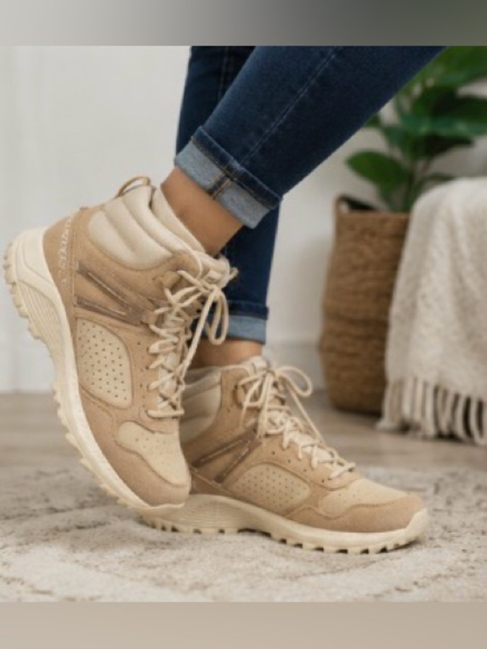 Merrell Wildwood Mid Waterproof Women’s Hiking Boots Beige Size 8